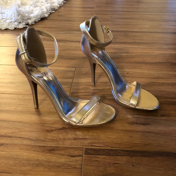 Simple Strappy Heels - Picture 3 of 6